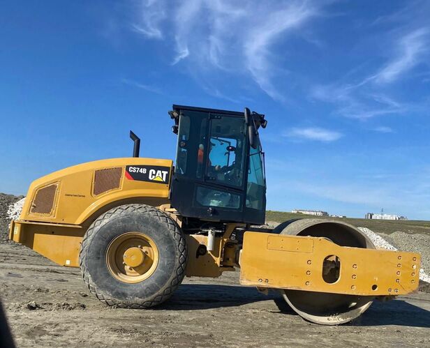 CATERPILLAR CS74B